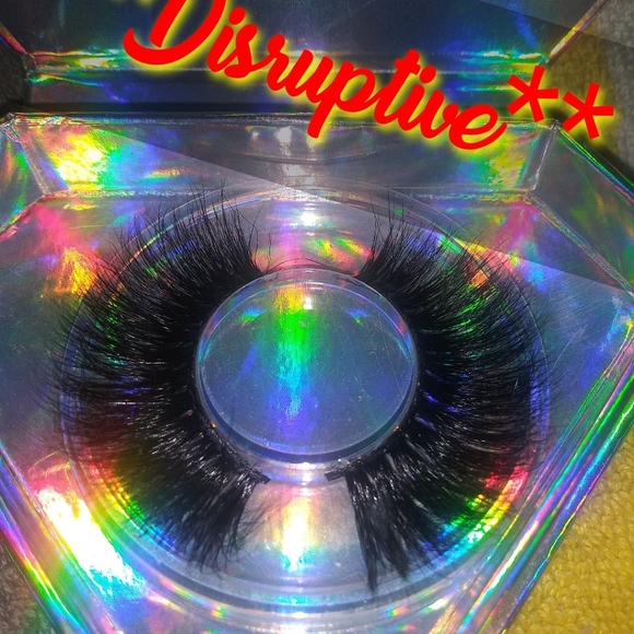 Lashes - Picture 5 of 8